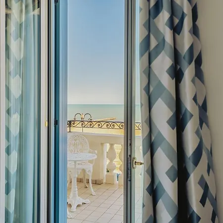 Casa Bianca Al Mare 4* ليدو دي يسولو