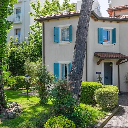 Casa Bianca Al Mare ホテル 4*