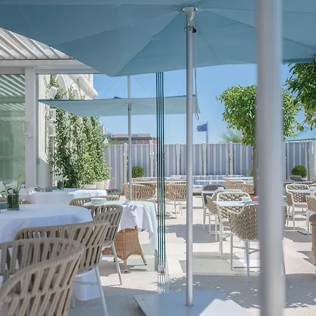 Casa Bianca Al Mare Hotell 4*