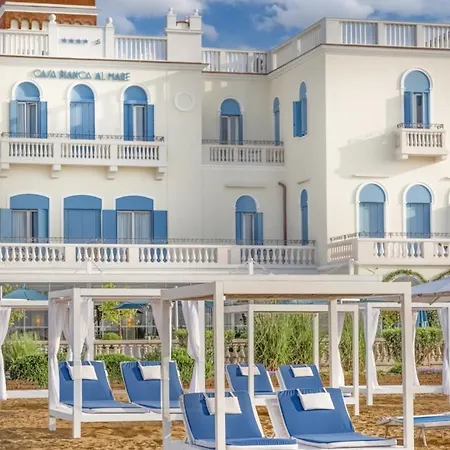 Casa Bianca Al Mare ホテル 4*