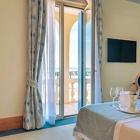 Casa Bianca Al Mare Otel 4*
