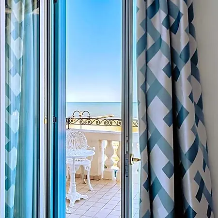 Otel Casa Bianca Al Mare 4*