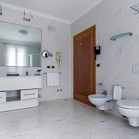 Casa Bianca Al Mare Otel 4*