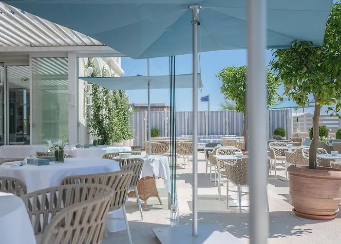 Casa Bianca Al Mare Hotel 4*