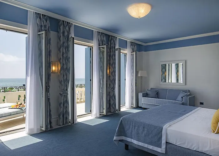 Отель Casa Bianca Al Mare Лидо-ди-Езоло