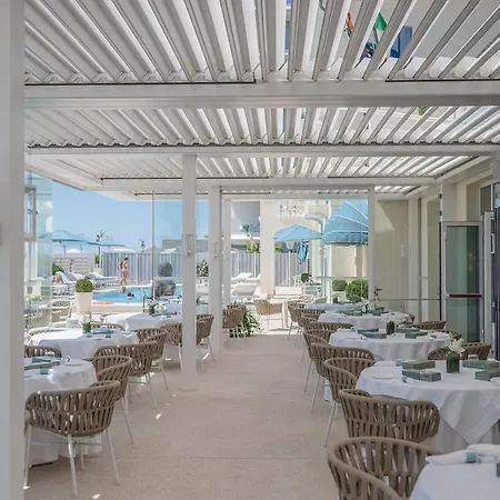 Hotel Casa Bianca Al Mare 4*