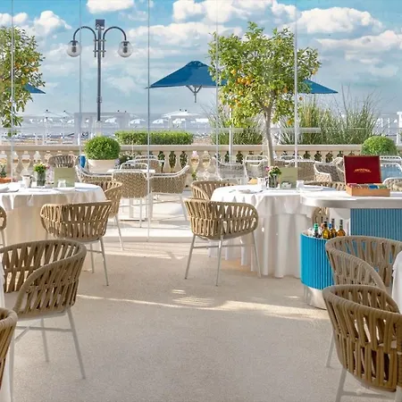 Casa Bianca Al Mare Hotel 4*