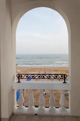 Casa Bianca Al Mare מלון